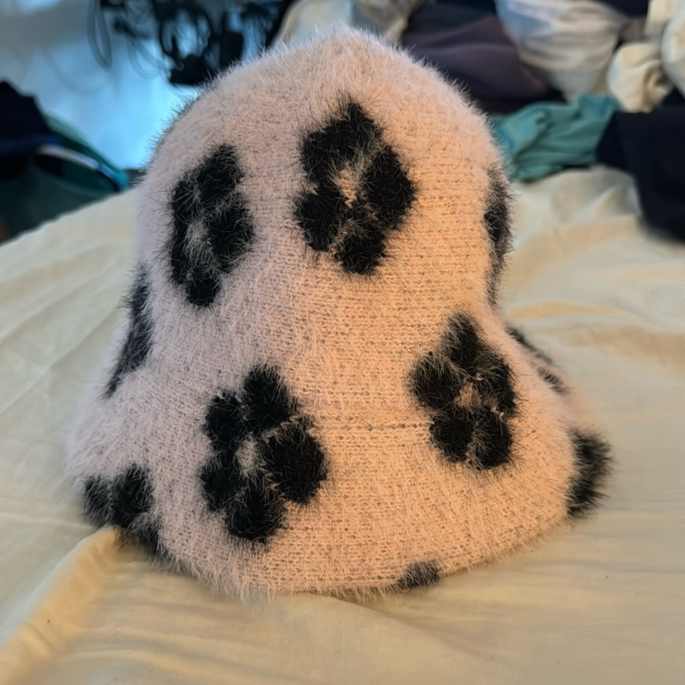 Fluffy bucket hat!